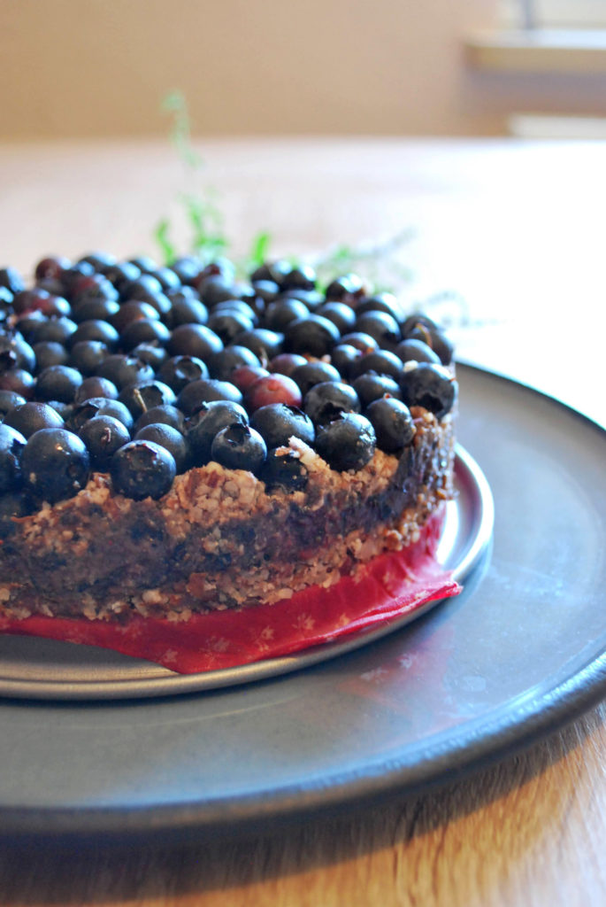 Rezept für roh-veganen Heidelbeerkuchen - acht-nach